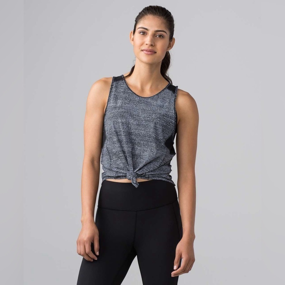 Lululemon Sculpt Tank II in Salt Alpine White Black Size 6